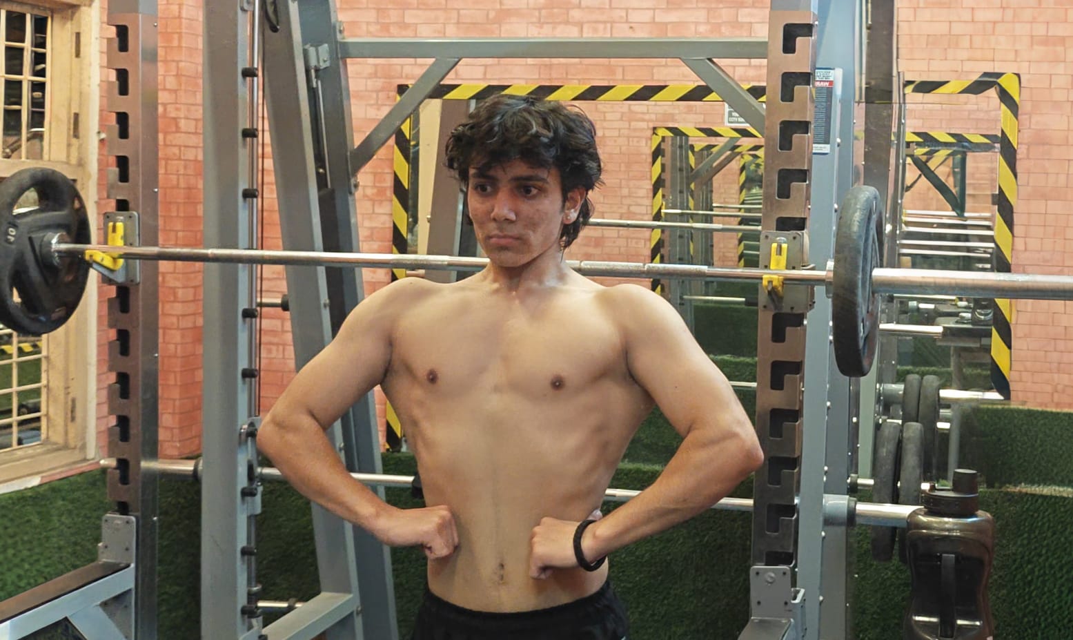 Best GYM in East Delhi | Club9gym Muscular man fitness posing for bodybuilding in best gym in east delhi